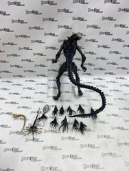 NECA Alien: Romulus Scorched Xenomorph (Broken Tail)
