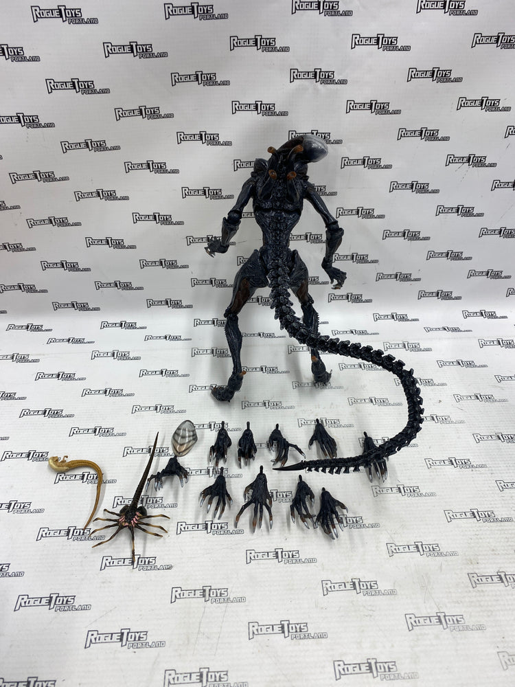 NECA Alien: Romulus Scorched Xenomorph (Broken Tail)