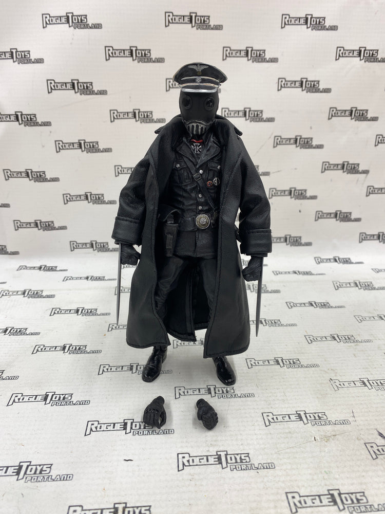 Mezco Hellboy Officer Kroenen