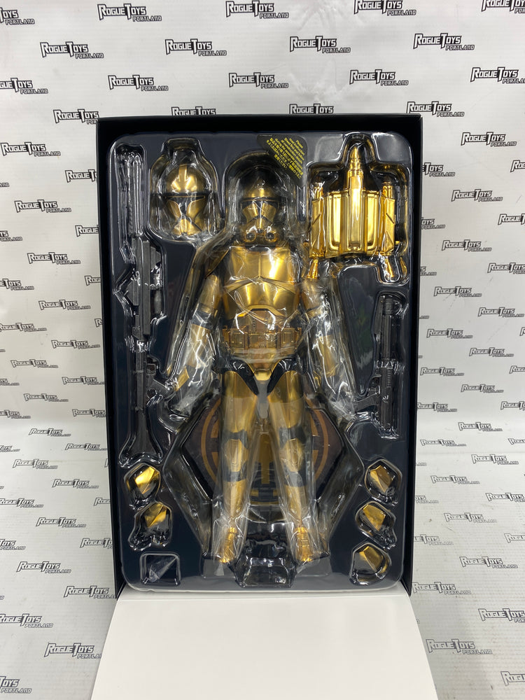 Hot Toys MMS735 Star Wars Clone Trooper Gold Chrome Version Sideshow Exclusive
