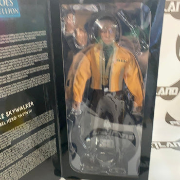 Sideshow Collectables Star Wars Luke Skywalker Hero of Yavin IV 1/6 scale figure 2007